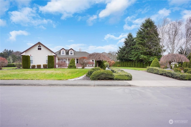 view of front of house featuring a front yard