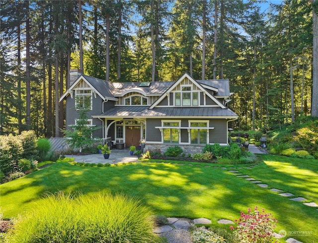 craftsman house with a front lawn