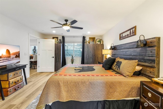 bedroom featuring light hardwood / wood-style floors and ceiling fan