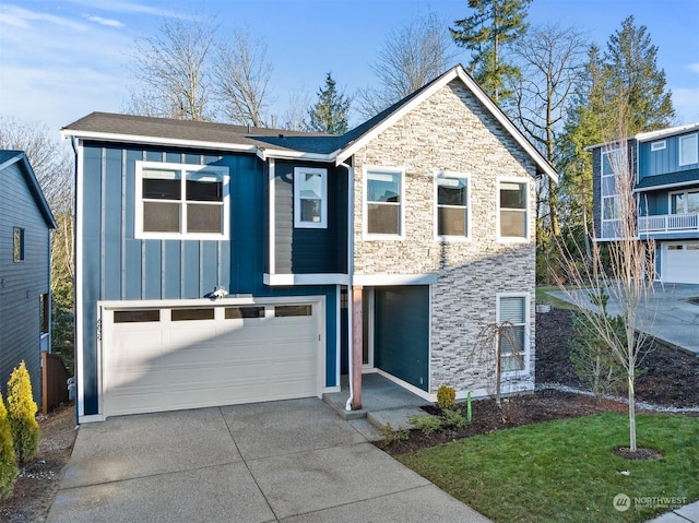 view of front facade featuring a garage