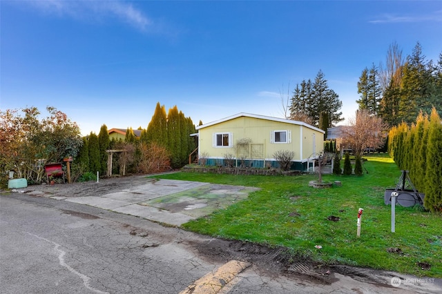 exterior space featuring a yard