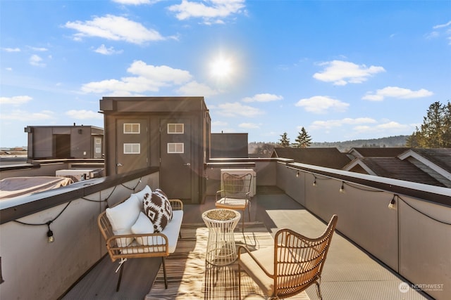 balcony featuring an outdoor hangout area