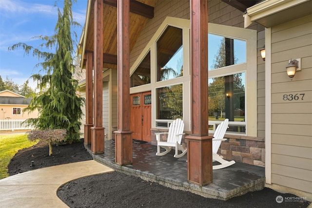 property entrance featuring a porch