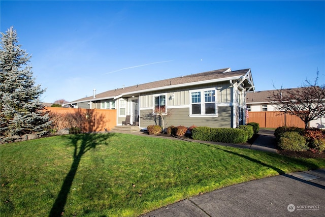 single story home with a front lawn