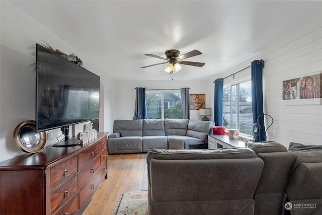 living room featuring light hardwood / wood-style floors and ceiling fan