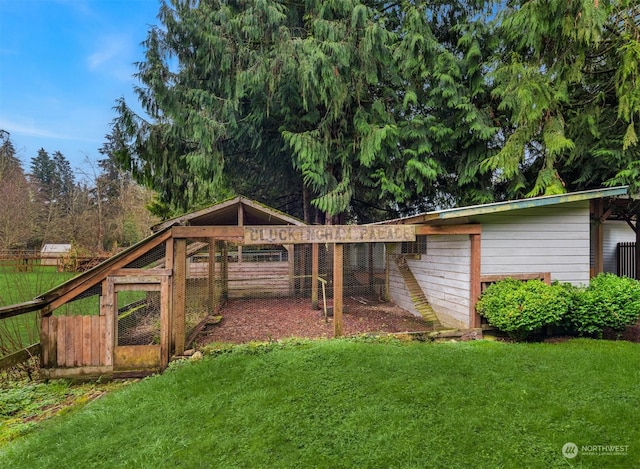 view of yard with an outdoor structure