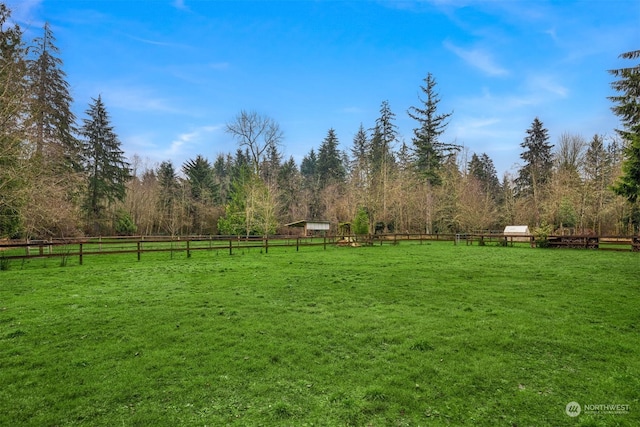 view of yard featuring a rural view