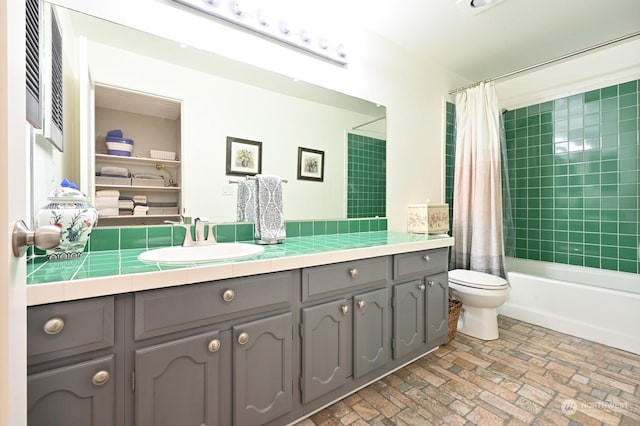 full bathroom featuring toilet, vanity, and shower / bath combo