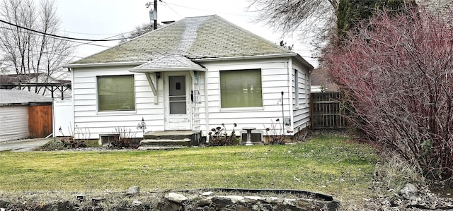 view of front facade with cooling unit and a front yard