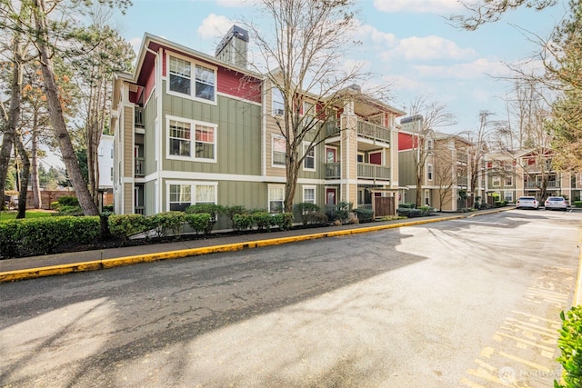 view of building exterior featuring a residential view