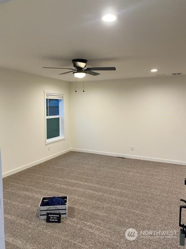 carpeted empty room featuring ceiling fan