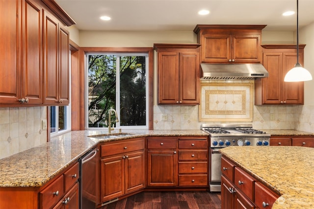 kitchen with stainless steel appliances, sink, tasteful backsplash, and decorative light fixtures