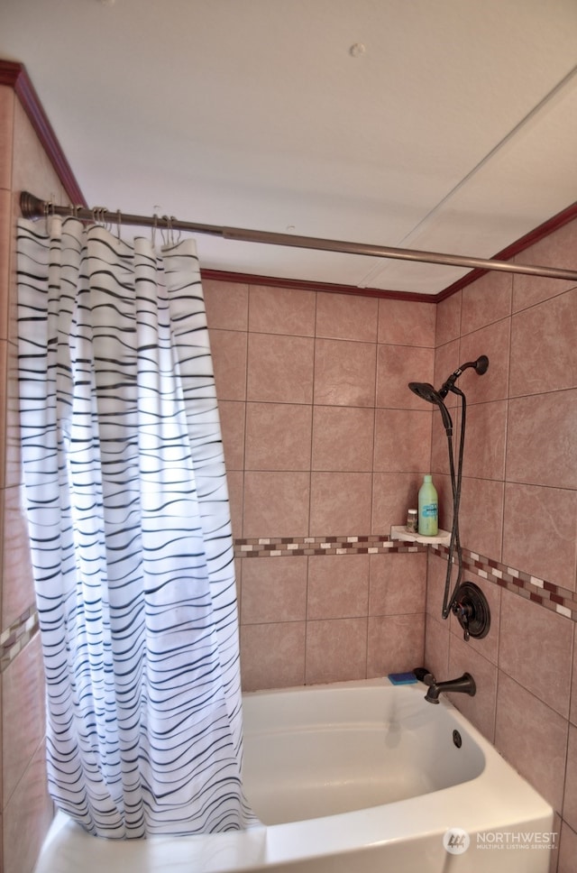 bathroom featuring shower / tub combo