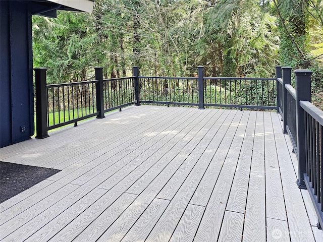 895 Wildwood Blvd SW, Issaquah, WA 98027 - view of wooden terrace