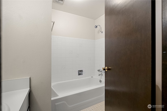 bathroom featuring shower / washtub combination