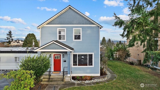 view of front facade featuring a front yard