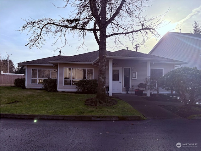 view of front of home featuring a front yard