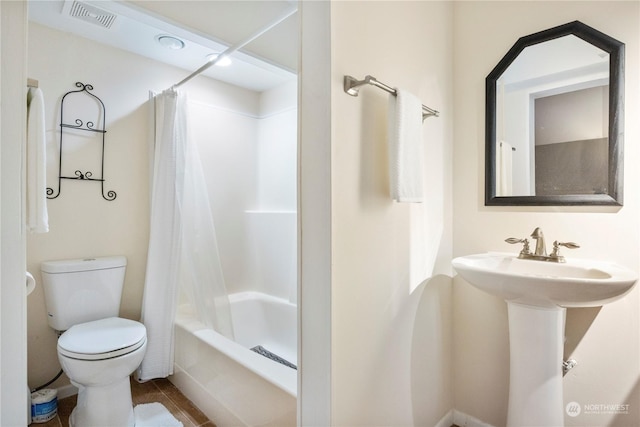 bathroom with toilet and shower / tub combo