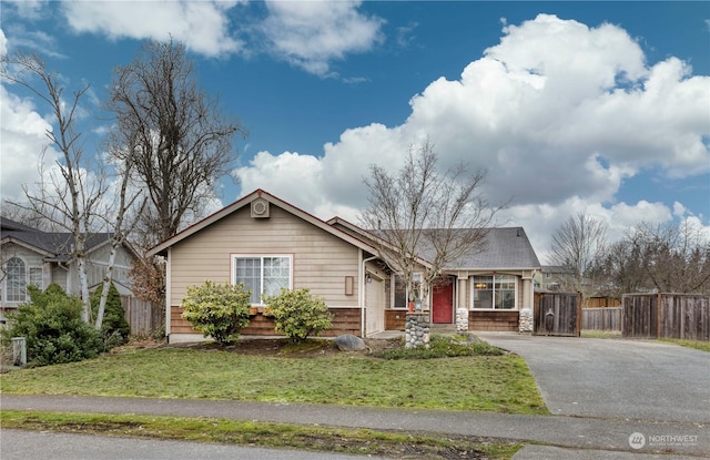 view of front of property with a front lawn