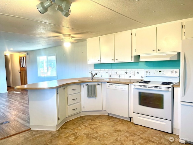 kitchen featuring kitchen peninsula, ceiling fan, backsplash, white appliances, and white cabinets