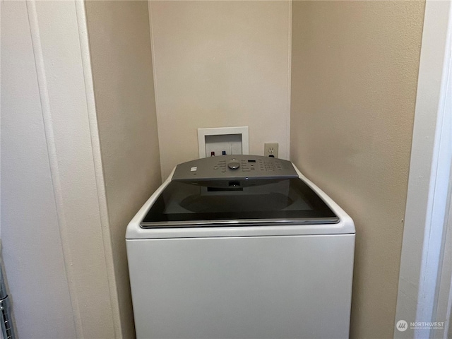 laundry area featuring washer / dryer