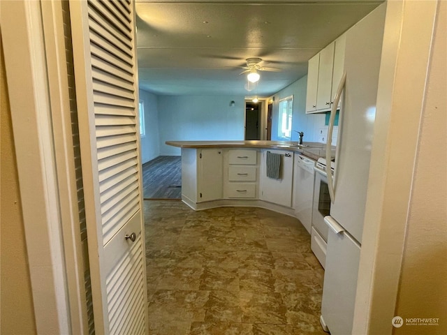 kitchen with white cabinets, sink, electric stove, kitchen peninsula, and ceiling fan