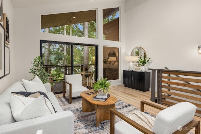 sunroom / solarium featuring vaulted ceiling