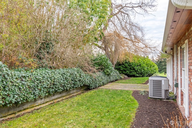 view of yard featuring cooling unit