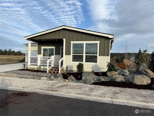 manufactured / mobile home featuring covered porch