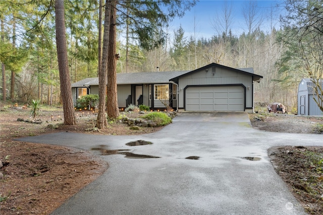 view of front facade featuring a garage