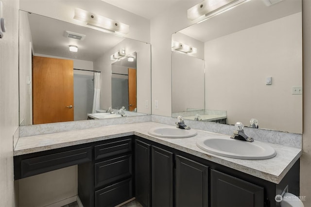 bathroom featuring a shower with shower curtain and vanity