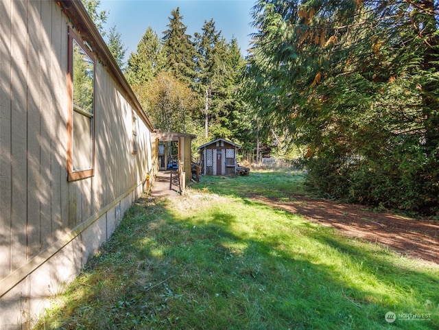 view of yard with a shed