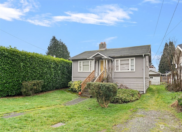 bungalow featuring a front yard