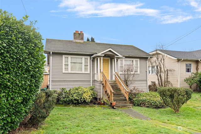 view of front of home featuring a front yard