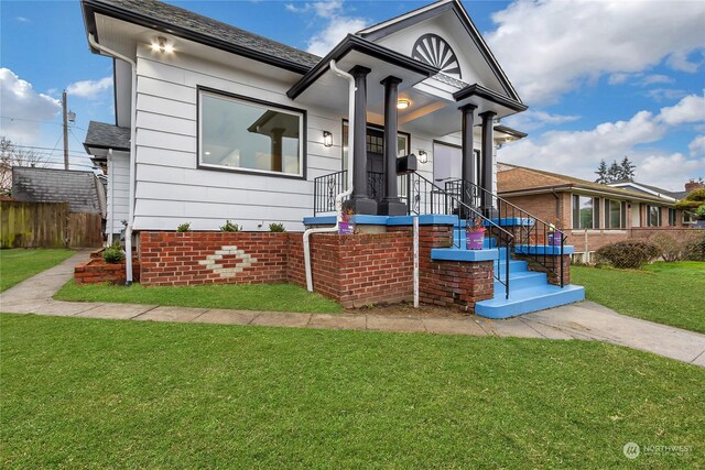 view of front of home with a front lawn