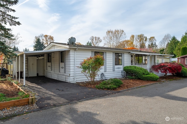 view of front facade with a carport