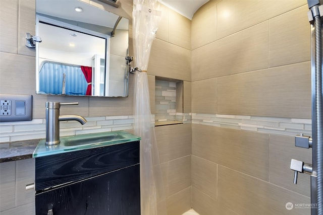 bathroom with backsplash and vanity