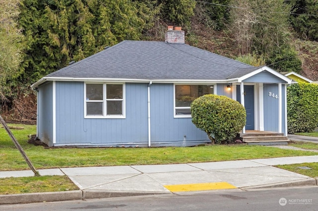 view of front of house featuring a front yard