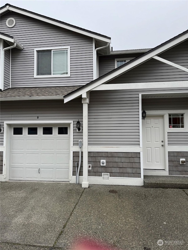 view of front facade featuring a garage