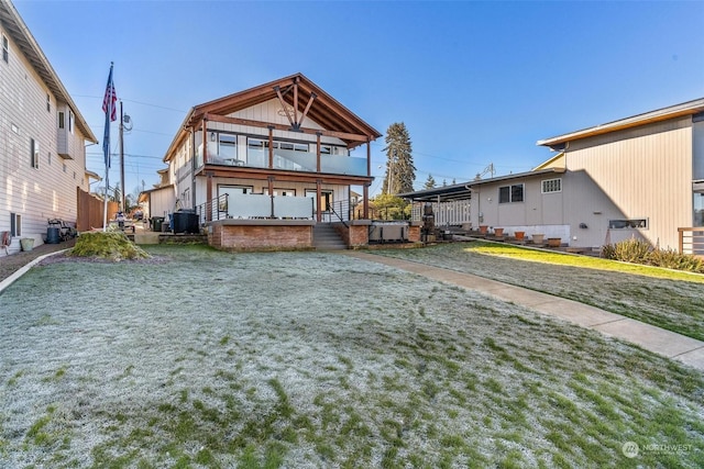 view of front of home featuring central AC unit and a front lawn