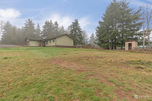 view of yard with a storage unit