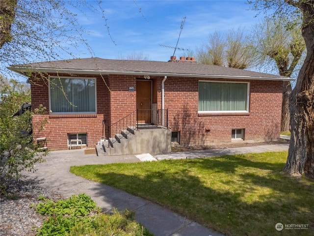 view of front of house with a front yard