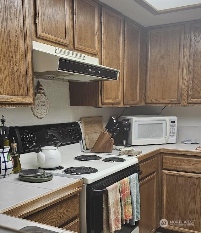 kitchen featuring range with electric stovetop