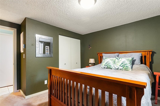 carpeted bedroom featuring a textured ceiling