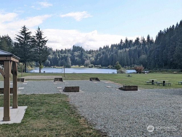 view of yard featuring a water view