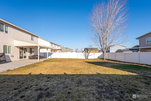 view of yard featuring a patio area