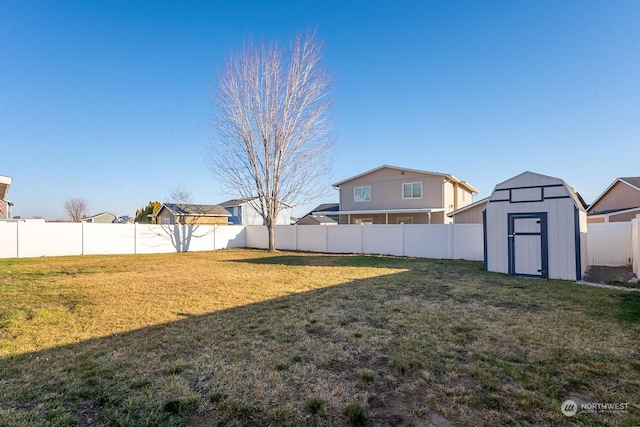 view of yard featuring a shed