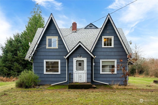 view of front of house with a front lawn