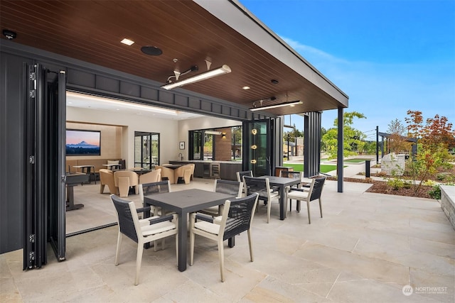 view of patio with ceiling fan