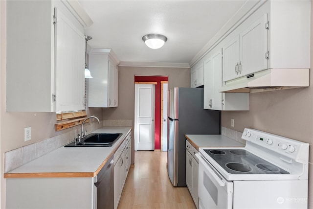 kitchen featuring sink, crown molding, appliances with stainless steel finishes, white cabinets, and light wood-type flooring